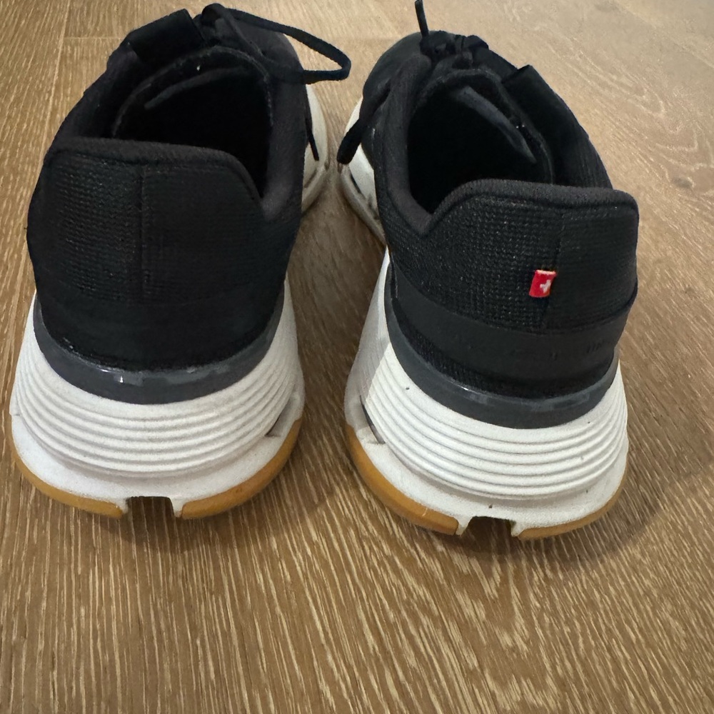 ON sneakers, black and white - Picture 4 of 8
